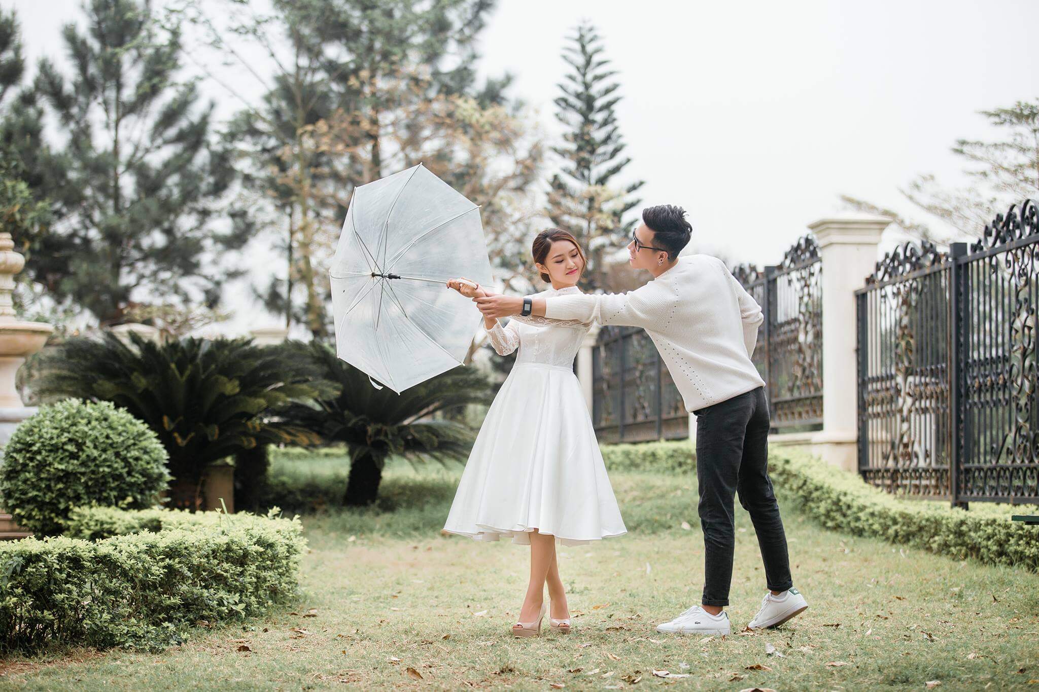 Chúng tôi là dịch vụ chụp ảnh cưới chuyên nghiệp tại Thanh Xuân, cam kết đáp ứng mọi nhu cầu của khách hàng. Chúng tôi mang lại cho bạn những bức ảnh cưới đẹp nhất để lưu giữ kỷ niệm quan trọng trong cuộc đời. Hãy cùng khám phá dịch vụ của chúng tôi.