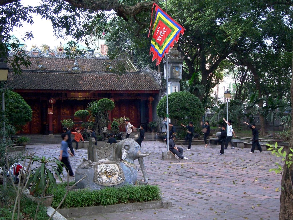 Đền chùa linh thiêng ở Hà Nội