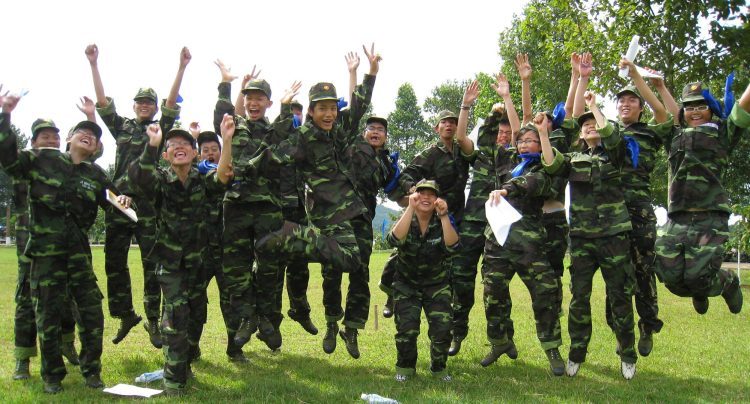 lớp học quân sự cho trẻ em châu Á Thái Bình Dương