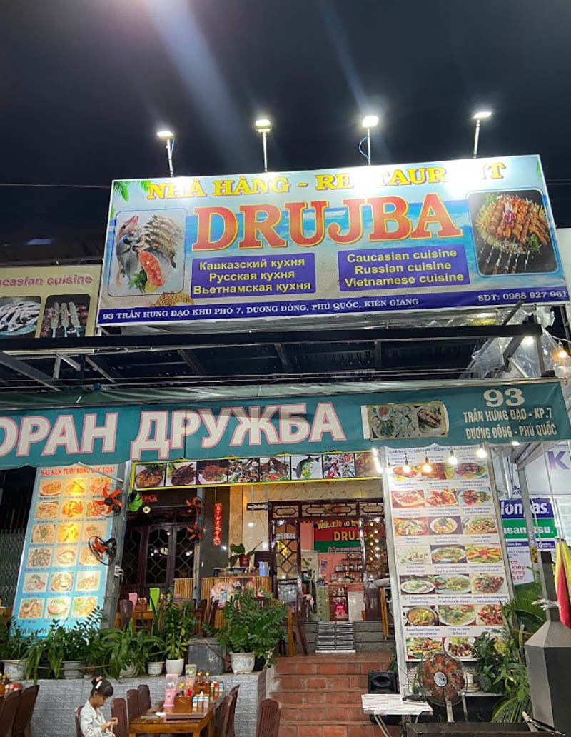 quán ngon đường Trần Hưng Đạo Phú Quốc Restaurant Drujba là nơi hội tụ truyền thống của ẩm thực Nga, Việt Nam và Azerbaijani