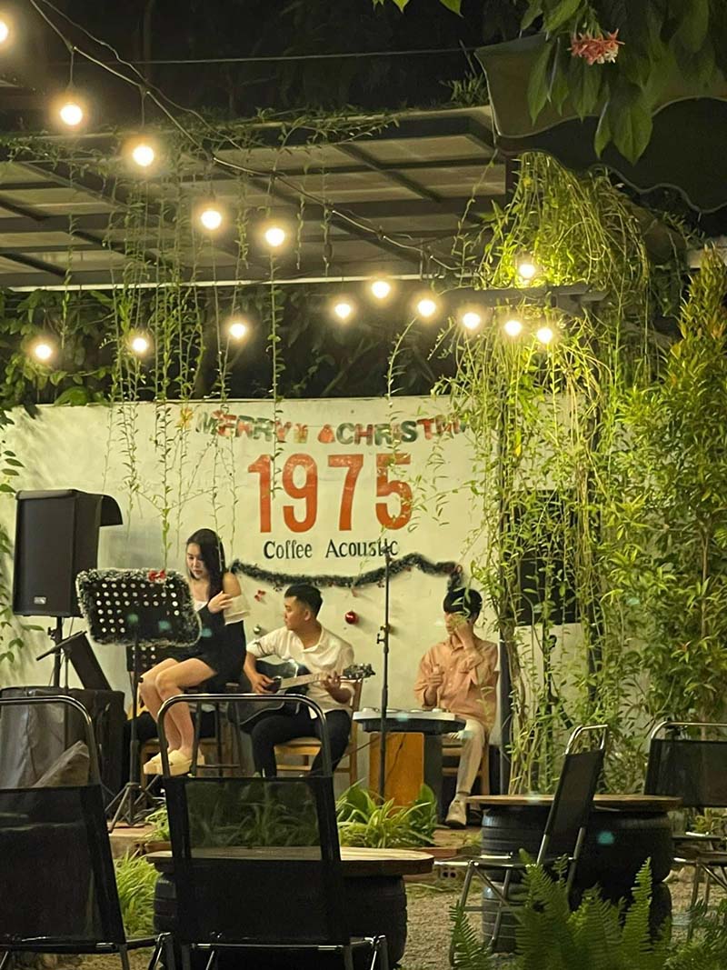 quán cafe acoustic ở Đồng Nai 1975 Coffee Acoustic ngập tràng không gian thư giãn xanh mát