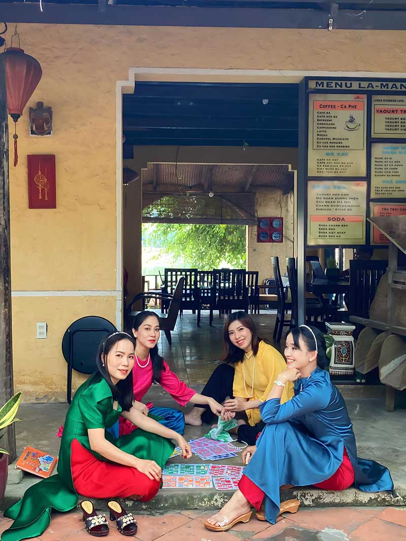 quán cafe view đẹp ở Đồng Nai La-man Riverside Café được thiết kế theo hướng vintage