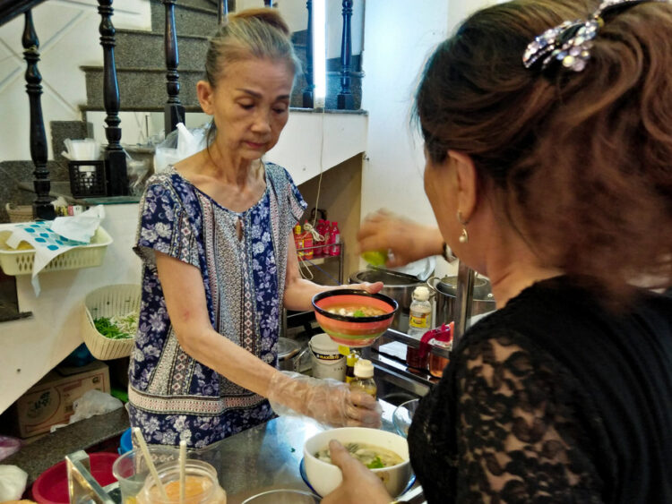 Món Ngon Phú Nhuận - Súp Hàu Cô Chi