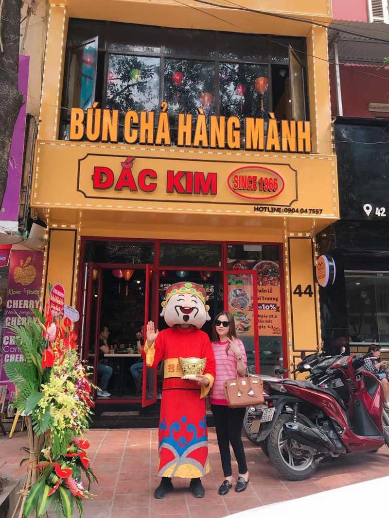dẫn bạn gái đi ăn gì ở Hà Nội Bún Chả Số 1 Hàng Mành