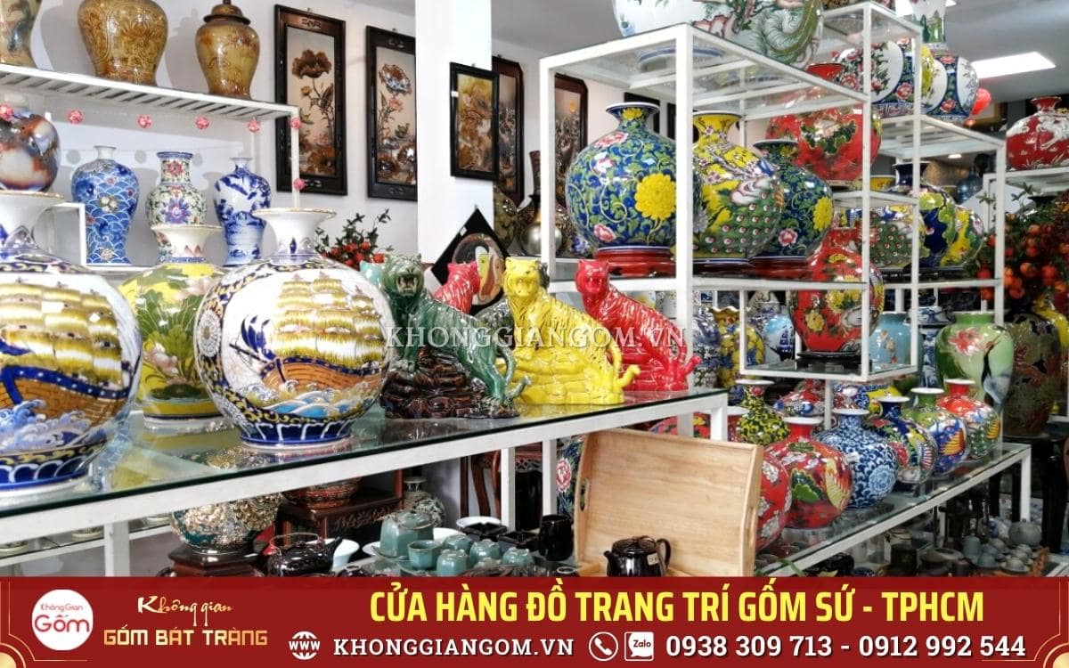 Negozio spaziale di ceramiche di Bat Trang