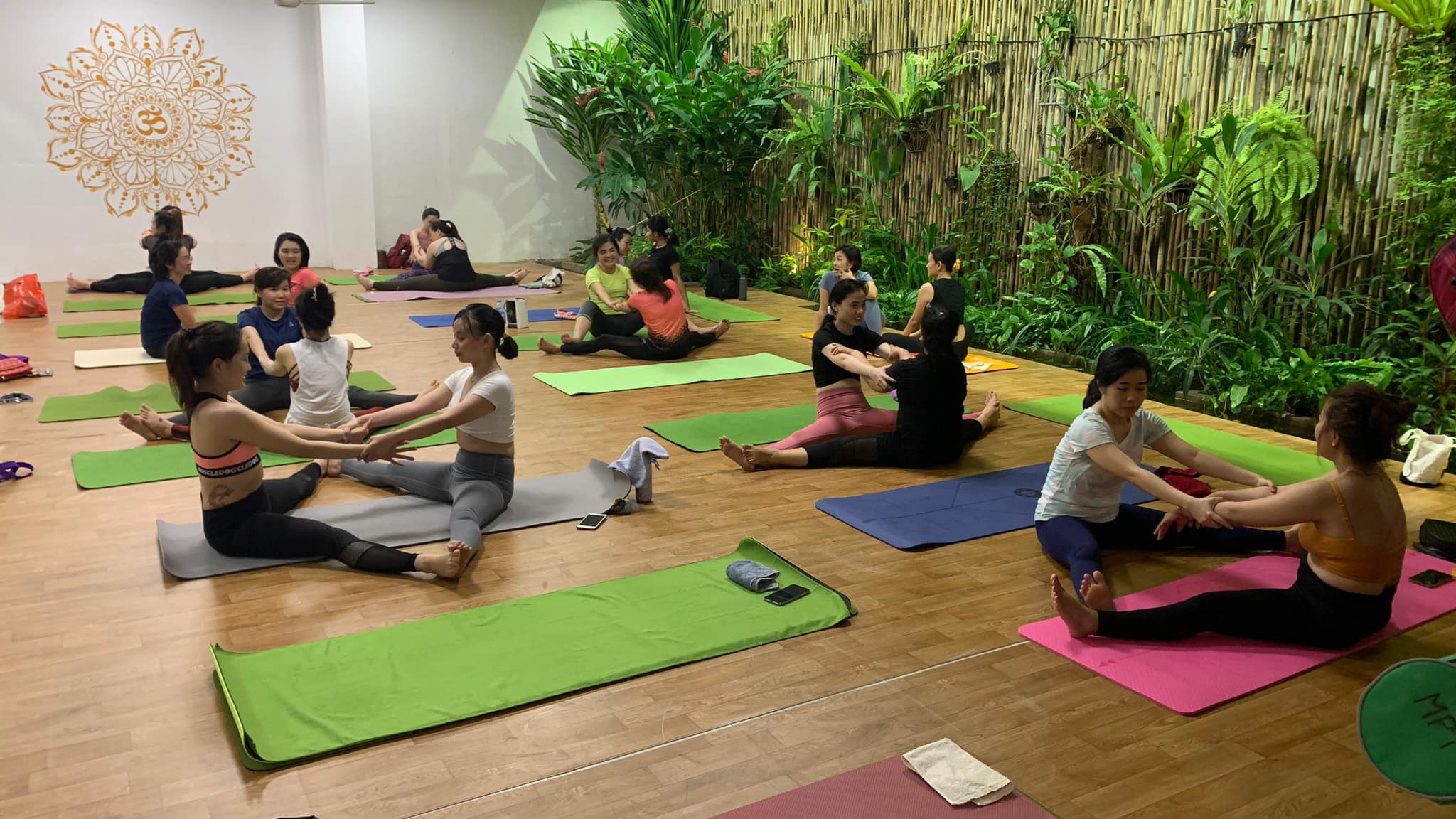 Phòng tập Yoga ở Biên Hòa: Phòng tập Yoga đẳng cấp của chúng tôi đã chính thức mở cửa tại Biên Hòa! Với không gian rộng rãi, ánh sáng tự nhiên và thiết bị hiện đại, phòng tập này sẽ giúp bạn đắm mình trong không gian yoga nâng cao sức khỏe. Hãy đến và cùng chúng tôi khám phá những bài tập tuyệt vời của yoga!