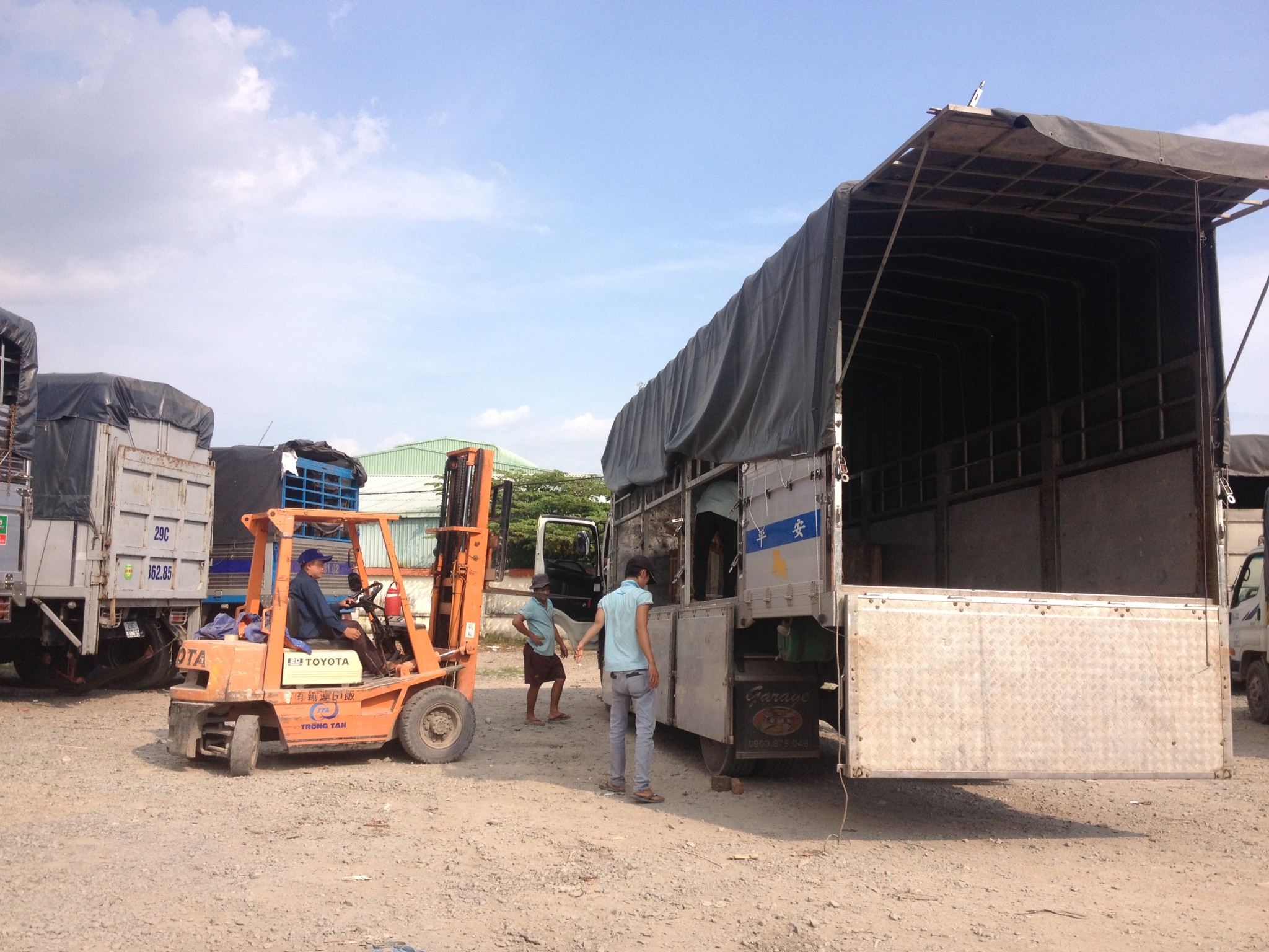nhà xe gửi hàng đi Quảng Nam chành xe vận chuyển hàng hóa đa năng