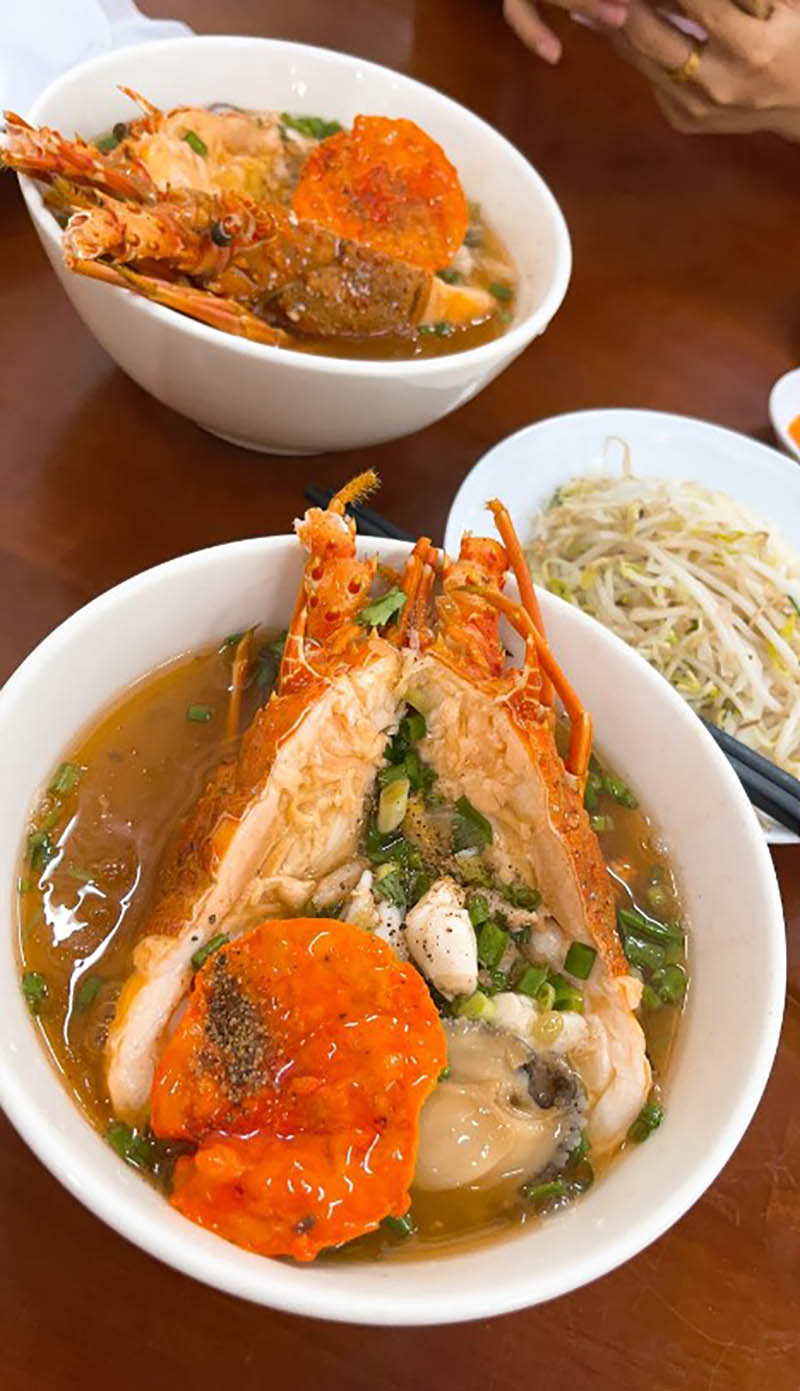 bánh canh ghẹ Phú Quốc Tô bánh cánh tôm hùm hấp dẫn