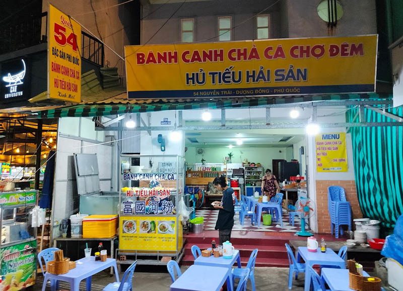 bánh canh ghẹ Phú Quốc Các món ăn tại đây được chế biến đúng chuẩn hương vị miền Tây, đặc biệt là bánh canh ghẹ