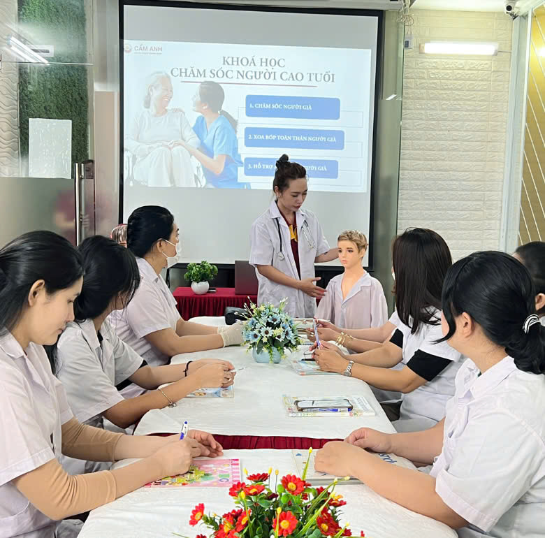 Thẩm Mỹ Cẩm Anh