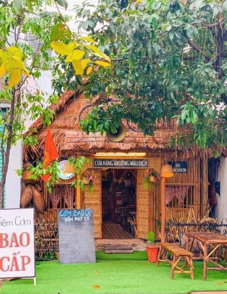 Ăn trưa ở Quy Nhơn - Cơm bao cấp