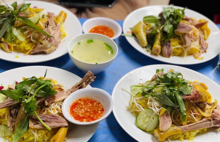 Ăn trưa ở Quy Nhơn - Cơm gà Tuyết Nhung