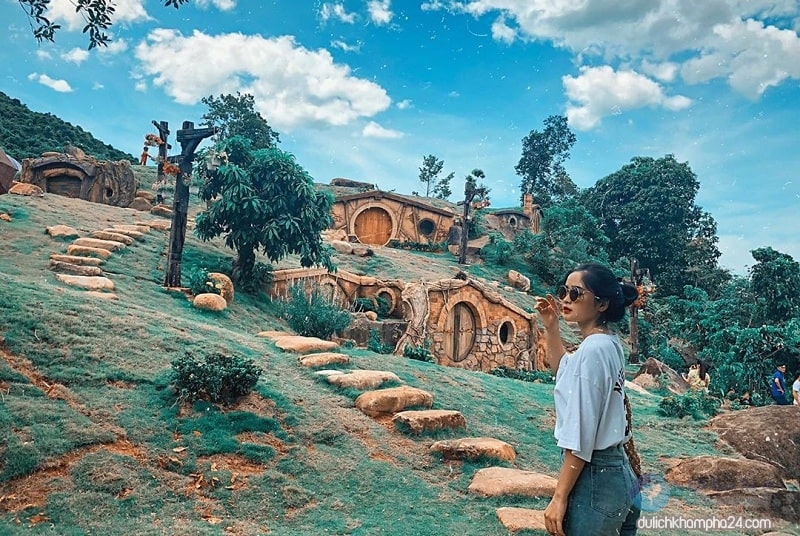 Bạch Mã Village