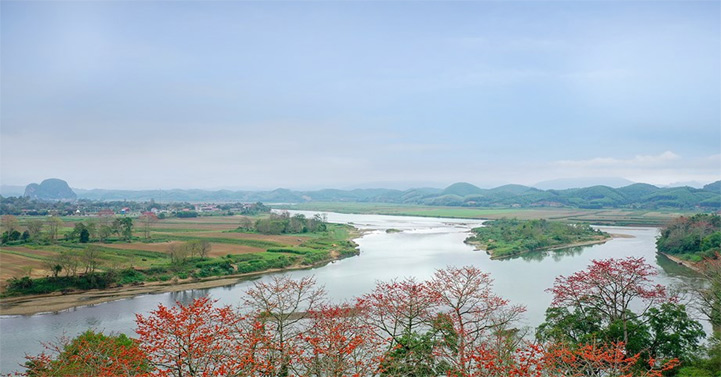 Đường ven đê sông Lam