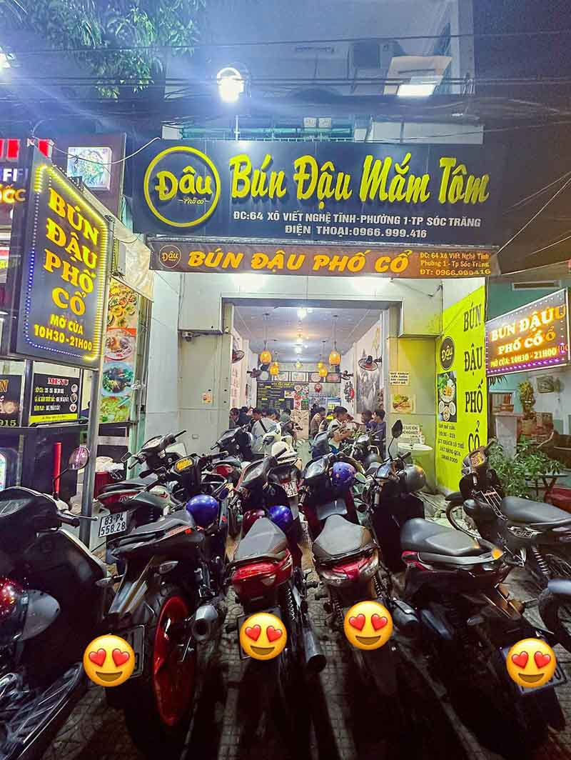 bún đậu mắm tôm Sóc Trăng Hương vị tại đây đậm đà nhờ mắm tôm gia truyền, kết hợp cùng topping phong phú