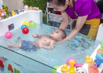 bồn tắm thủy lực cho bé
