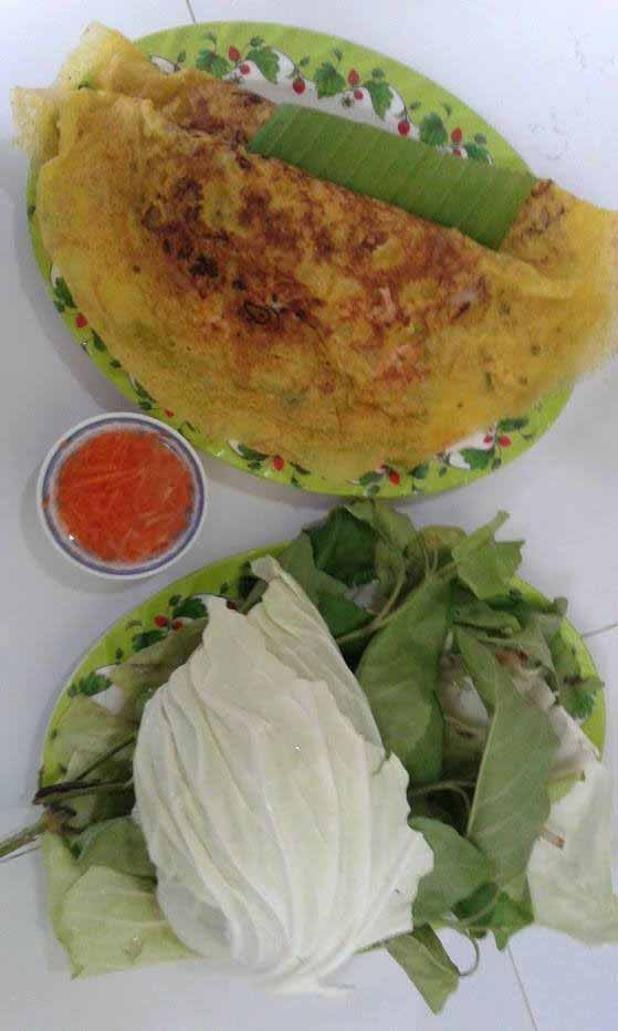 bánh xèo Sóc Trăng Khi khách đặt quán mới bắt đầu đúc bánh nên luôn giữ được độ giòn
