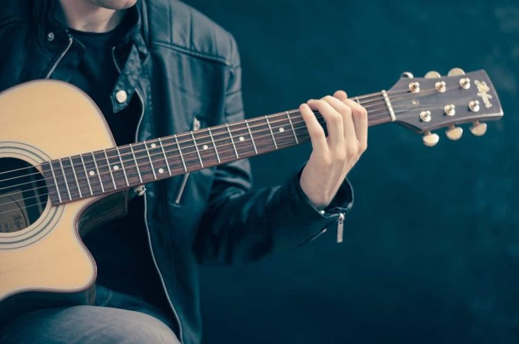 Đàn guitar hải dương