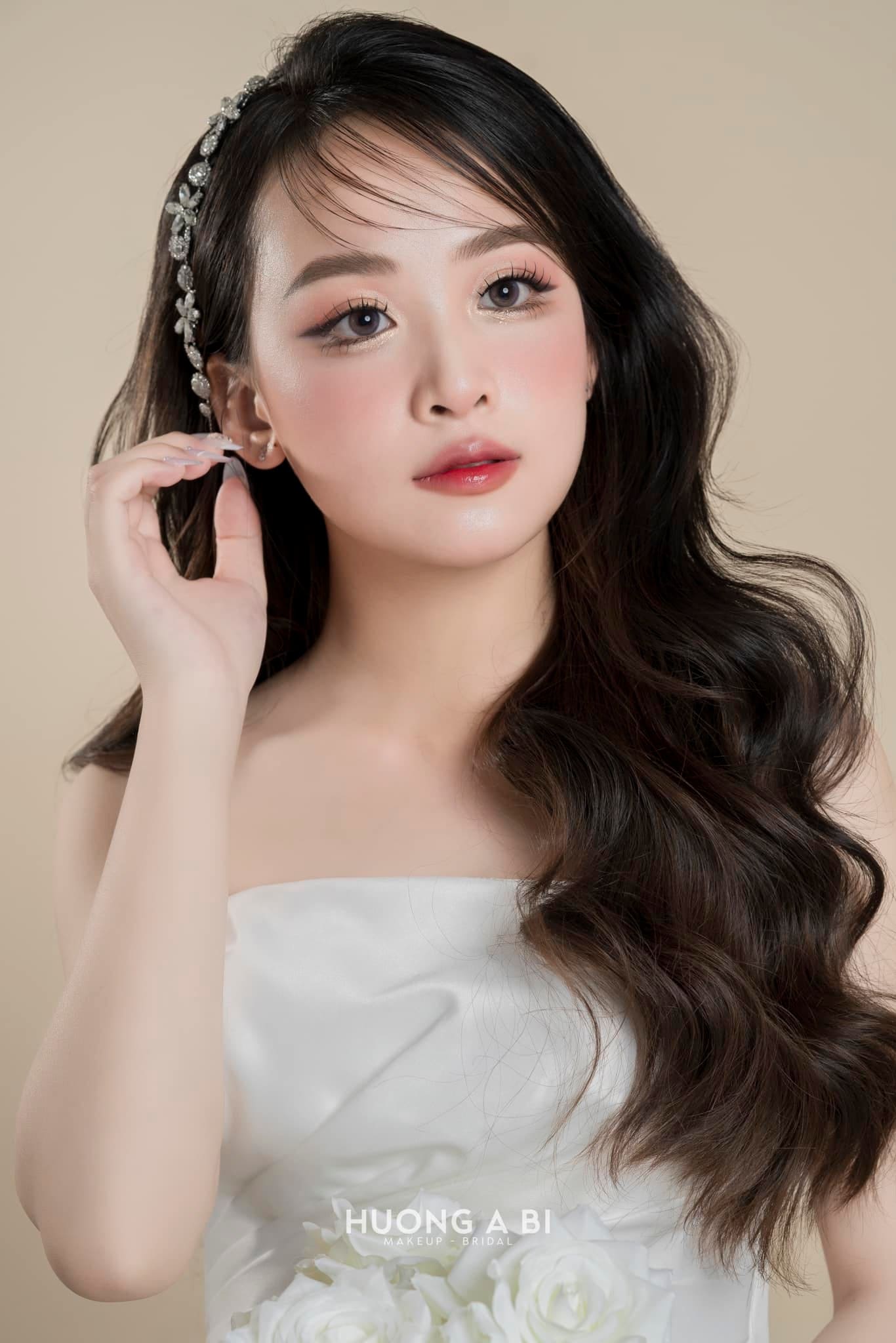 HUONG A BI Makeup & Store