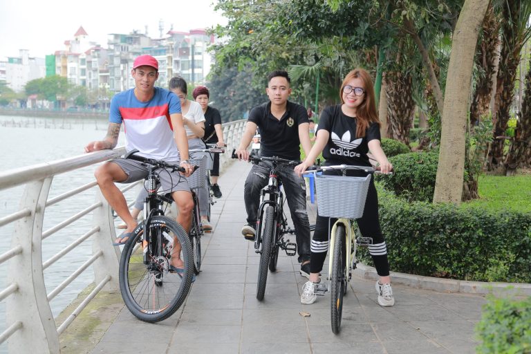 Tặng 12 xe đạp điện nhằm khác nước ngoài dùng không lấy phí Lúc tham ô quan lại hòn đảo Nhơn Châu