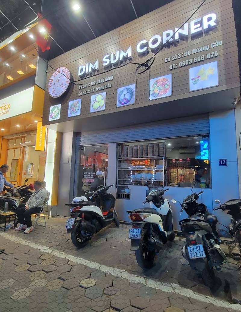 mì vịt tiềm Hà Nội Thịt vịt được chế biến hoàn hảo với phần da giòn và thịt mềm, thấm gia vị