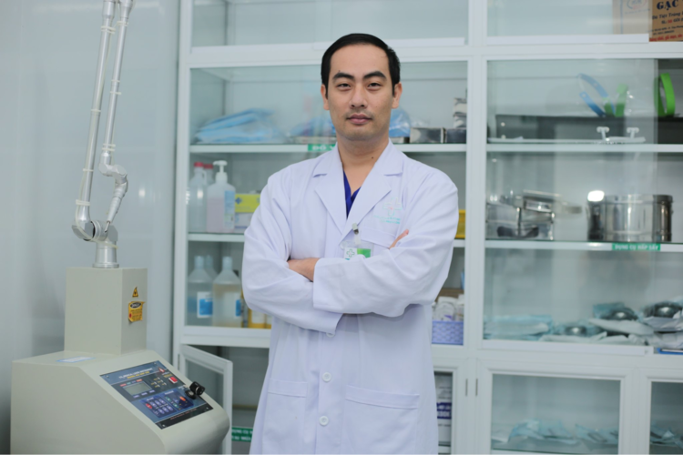 Bác sĩ Nguyễn Bá Long