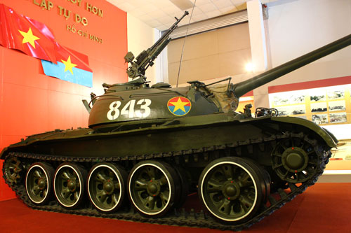 Chiếc xe tăng T54B mang số hiệu 843