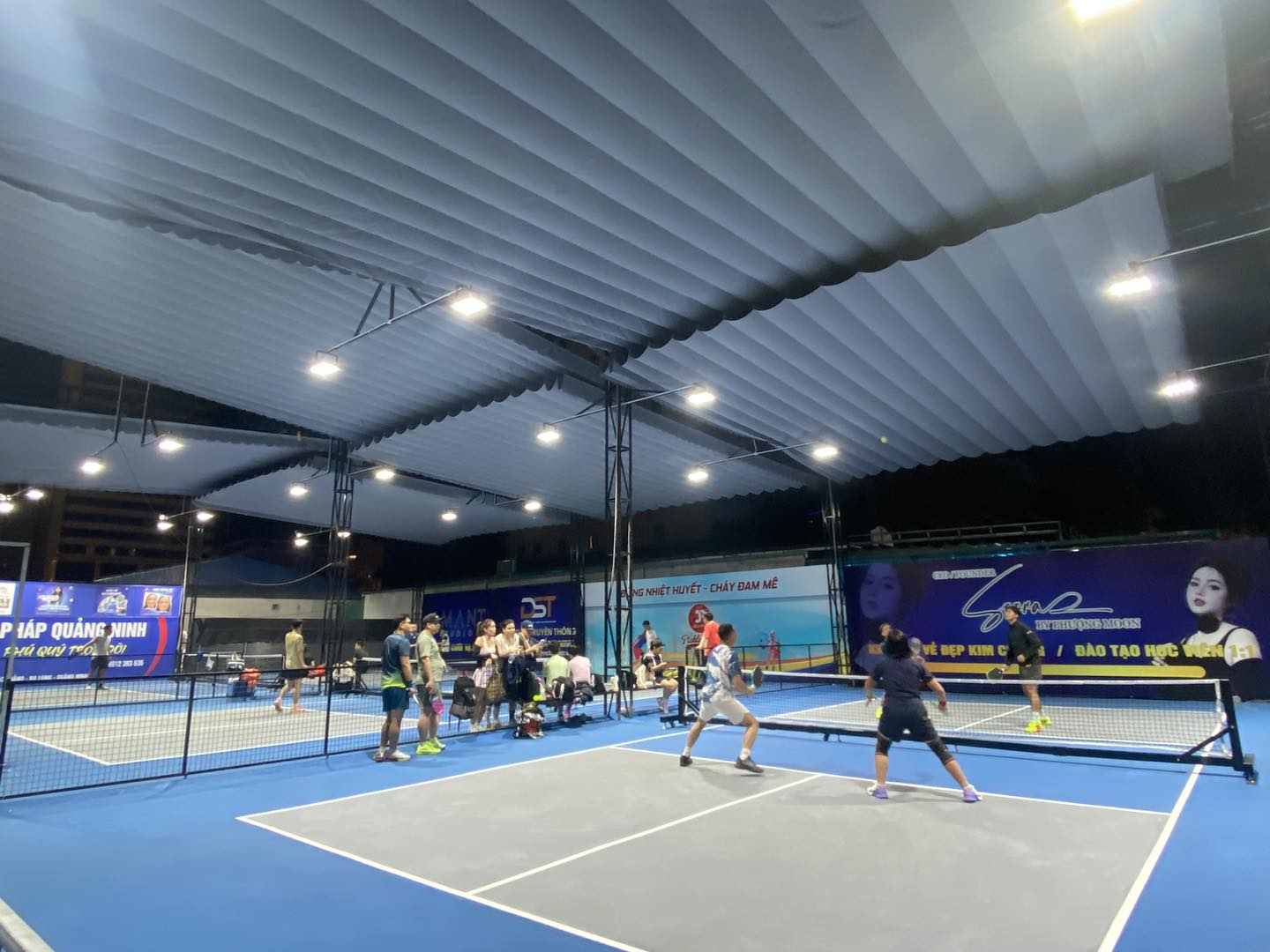            Sân Pickleball trong nhà và ngoài trời