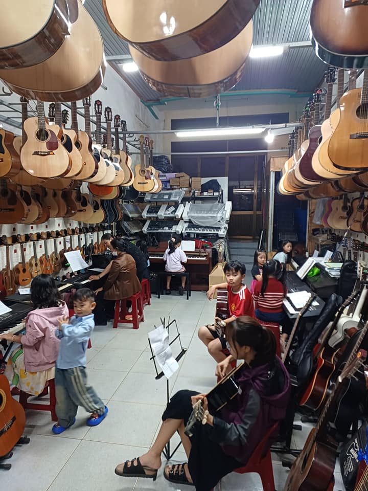 shop guitar gia lai