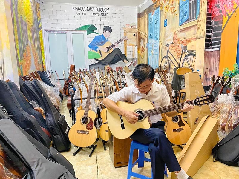 shop guitar Vinh
